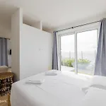 Hill House Apartment *